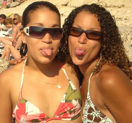 Mélissa & Gladys qui se la pete en vacances !!!!!